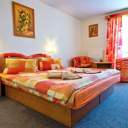 Quatro Iv 600m Od Kupaliska Guest house Podhajska