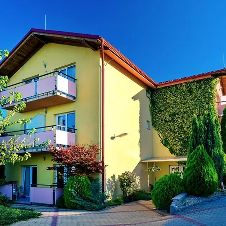 Quatro Iv 600m Od Kupaliska Guest house